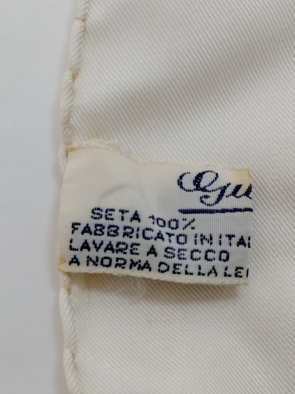 Vintage Gucci Scarf Silk Fish Design - Picture 5 of 7